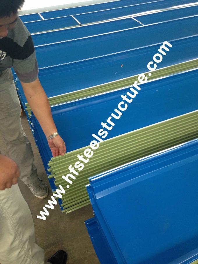 Hot Dip Galvanized / Rolling Metal Roofing Sheets With Electric Welding 1
