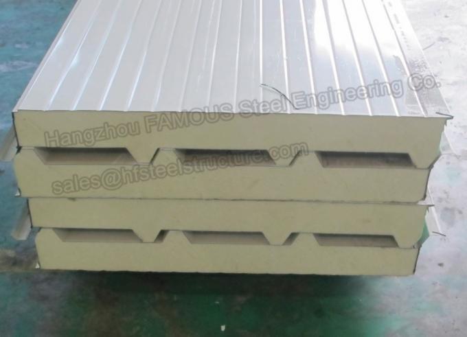 Durable Corrugated PU Roofing Panels Thermal Insulation Windproof 3