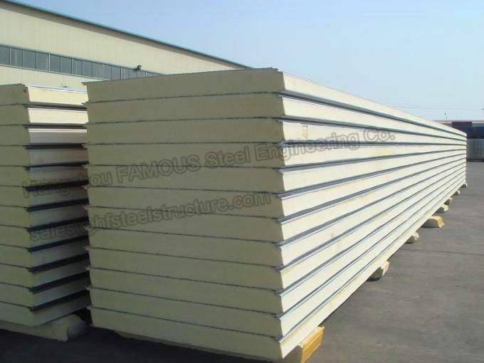 Durable Corrugated PU Roofing Panels Thermal Insulation Windproof 2