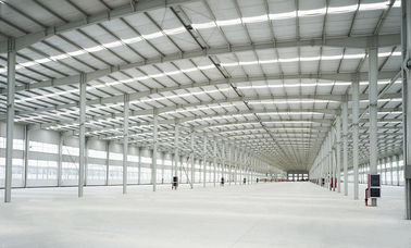 China Corrosion Resistant Light Weight Metal Structural Steel Buildings With Huge Space supplier