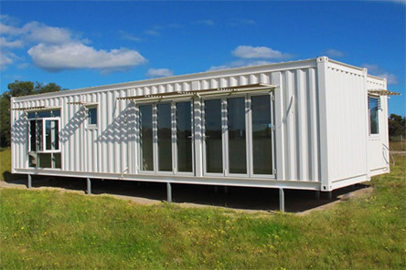 China Prefabricated Luxury Mobile Wooden Steel Structure Living Container House supplier