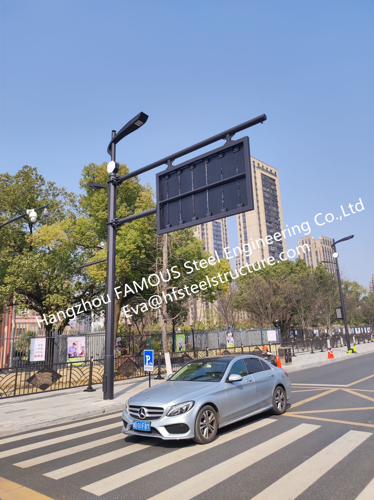 Integrated Galvanized Steel Street Light Pole With LED Light Screen ...