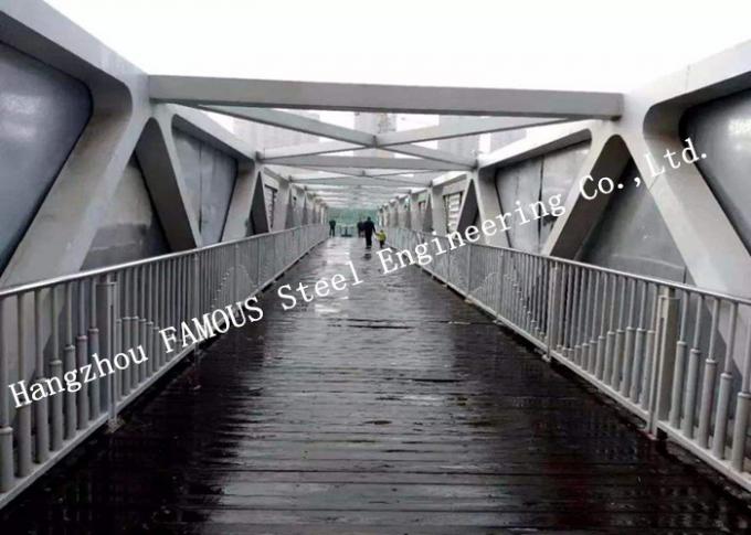 Easy Installation Prefabricated Pedestrian Steel Structure Skywalk Bridge 0